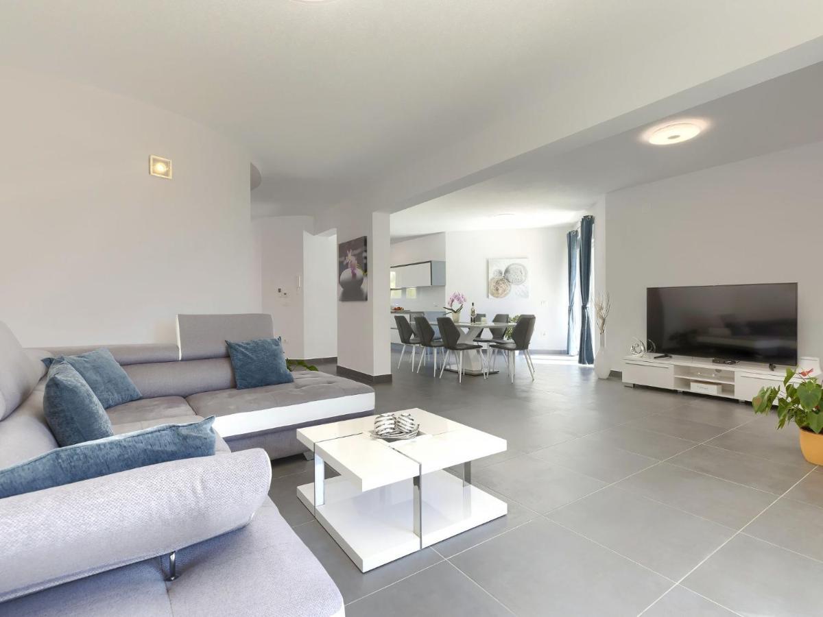 Holiday Home Villa Gocci By Interhome Kmeti Kültér fotó